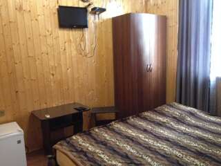 Мини-отель Mini hotel Van Цандрыпш Люкс с кроватью размера «king-size»-3